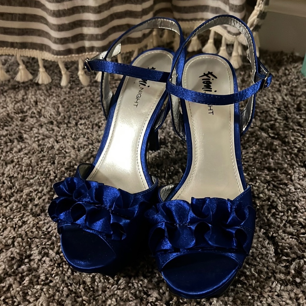 Fiona Night- Blue heels size 7 open toe heel